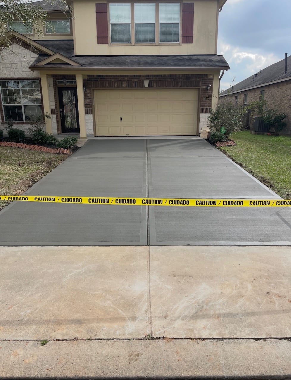 Freshly poured concrete driveway by Art & Floors